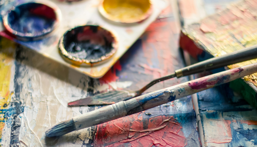 Pinsel und Farbe